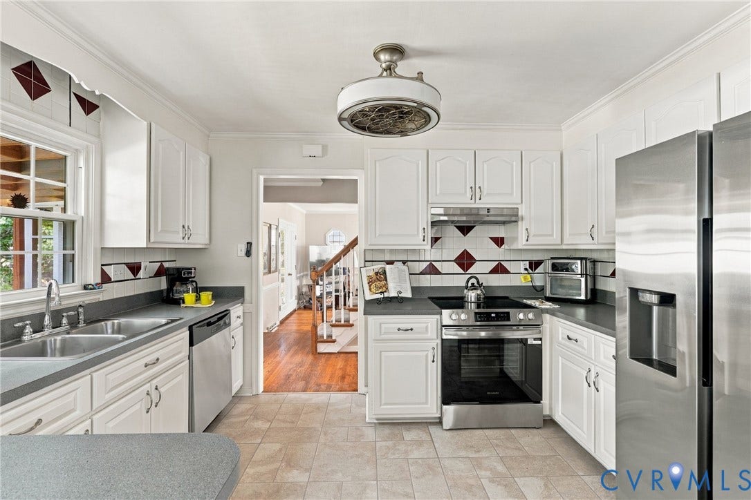 10904 Krossridge Circle, Brandon, North Chesterfield, VA 23236 New SS appliances and loads of counter and cupboard space will delight the chef