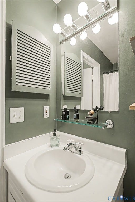 1506 Porters Mill Terrace, Smoketree South, Midlothian, VA 23114 White vanity countertop with an integrated basin, chrome two-handle faucet, wall-mounted mirror, and vanity lighting fixture
