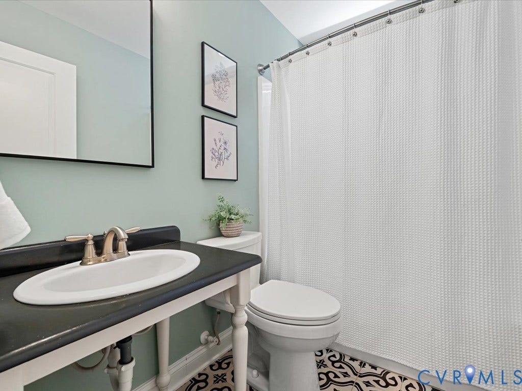 1706 Bridgewater Bluff, Goochland, VA 23102 2nd Floor Hall Bath