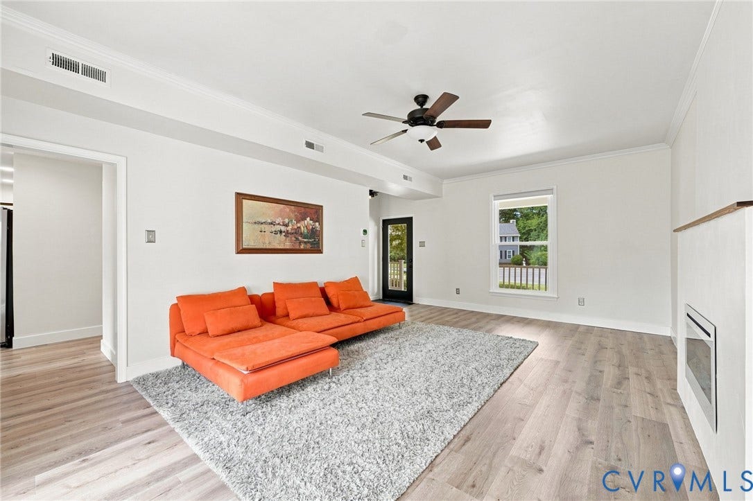 4509 Vienna Woods Place, Innsbrook, Henrico, VA 23060 Spacious living area featuring wood-finish flooring, a ceiling fan, and crown molding