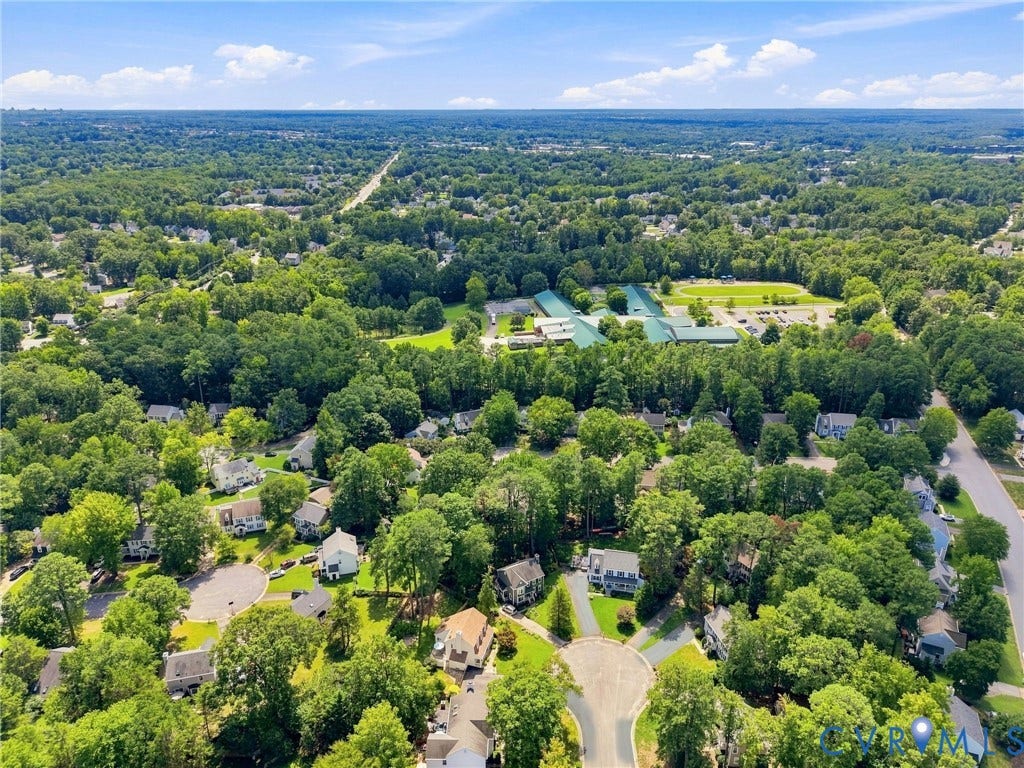 4509 Vienna Woods Place, Innsbrook, Henrico, VA 23060 Residential area with mature trees, verdant landscaping, and a central cul-de-sac