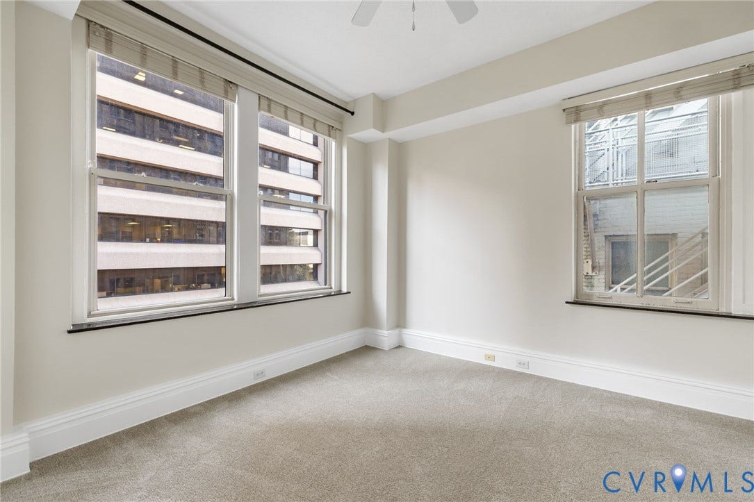 6 N 6th Street, #U5B, Downtown/Financial District, Richmond, VA 23219 Neutral tone wall finish, plush carpeting, multiple windows, and a ceiling fan