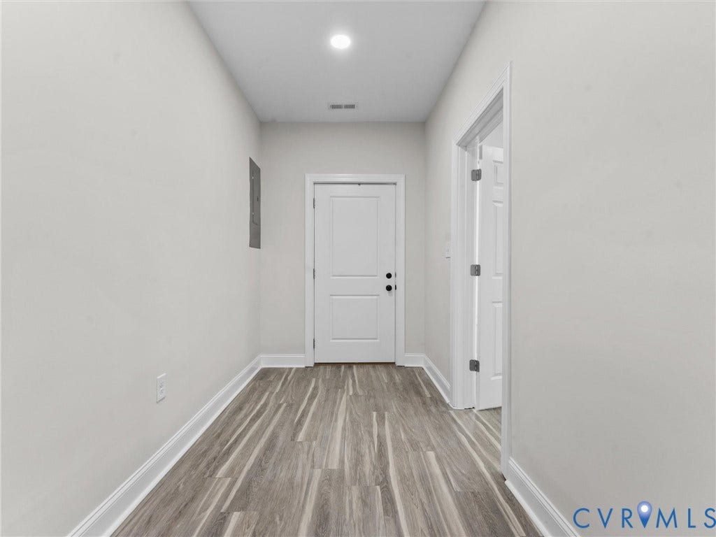 3059 Decatur Street, Richmond, VA 23224 Entry Hallway