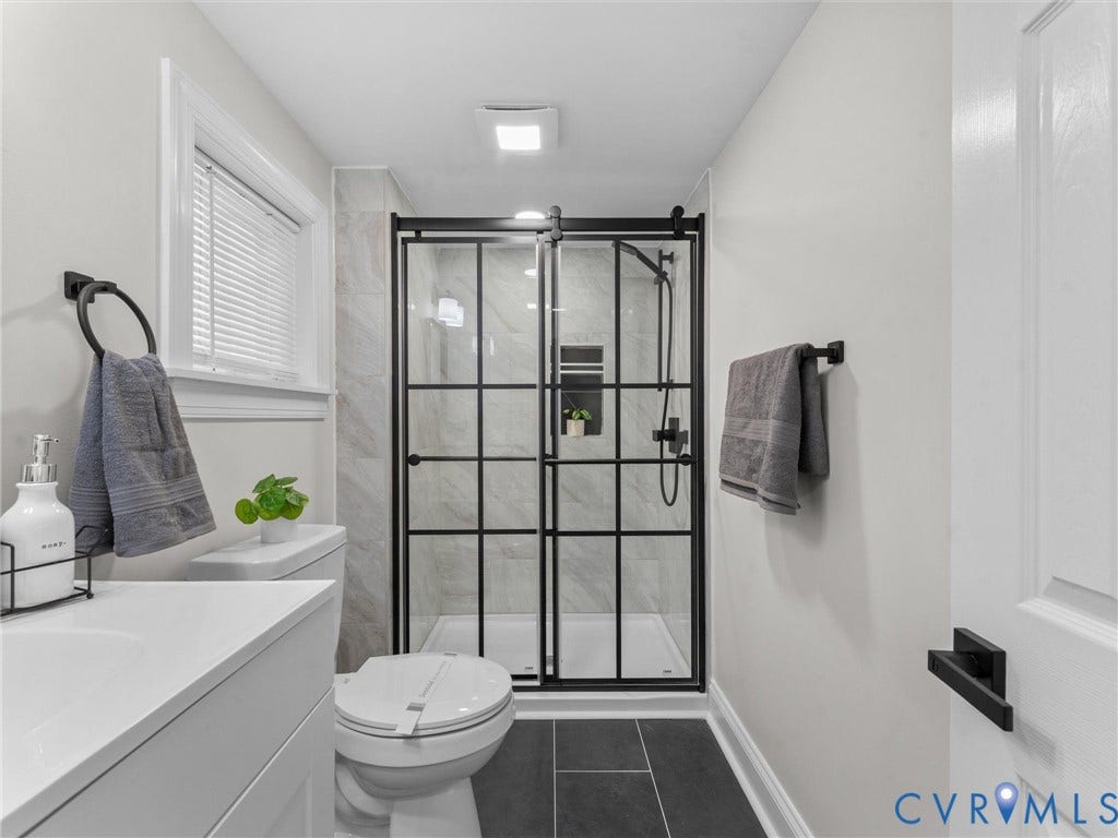 3059 Decatur Street, Richmond, VA 23224 Full bathroom #2 is beautifully designed.
