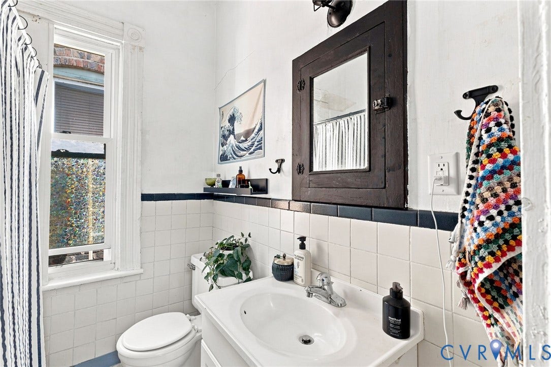 1523 Floyd Avenue, The Fan, Richmond, VA 23220 Upper bathroom