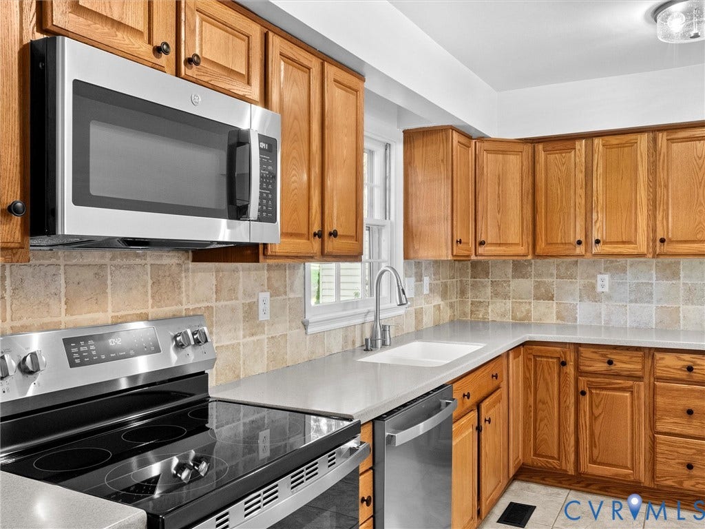 4504 Heritage Woods Lane, Heritage Woods, Midlothian, VA 23112 The Eat-In Kitchen Showcases New SS Appliances (Fridge Conveys), Tile Flooring/Backsplash, Corian Countertops and New Lighting
