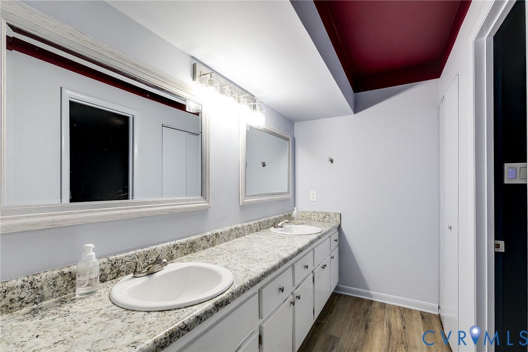 Extended vanity with dual sinks and light-toned countertop