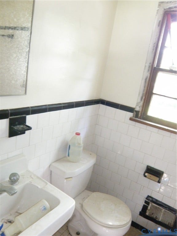 4519 Cranford Avenue, McGuire Area, Richmond, VA 23224 Fixtures are in great condition.