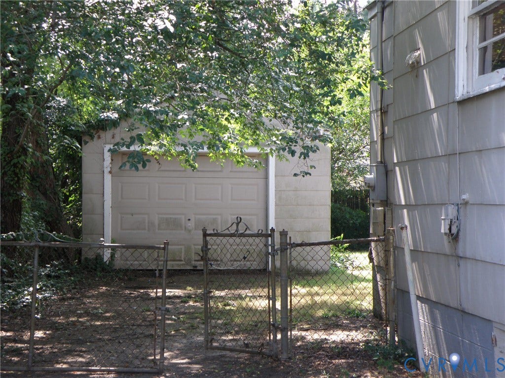 4519 Cranford Avenue, McGuire Area, Richmond, VA 23224 Detached garage with overhead door inside fenced backyard