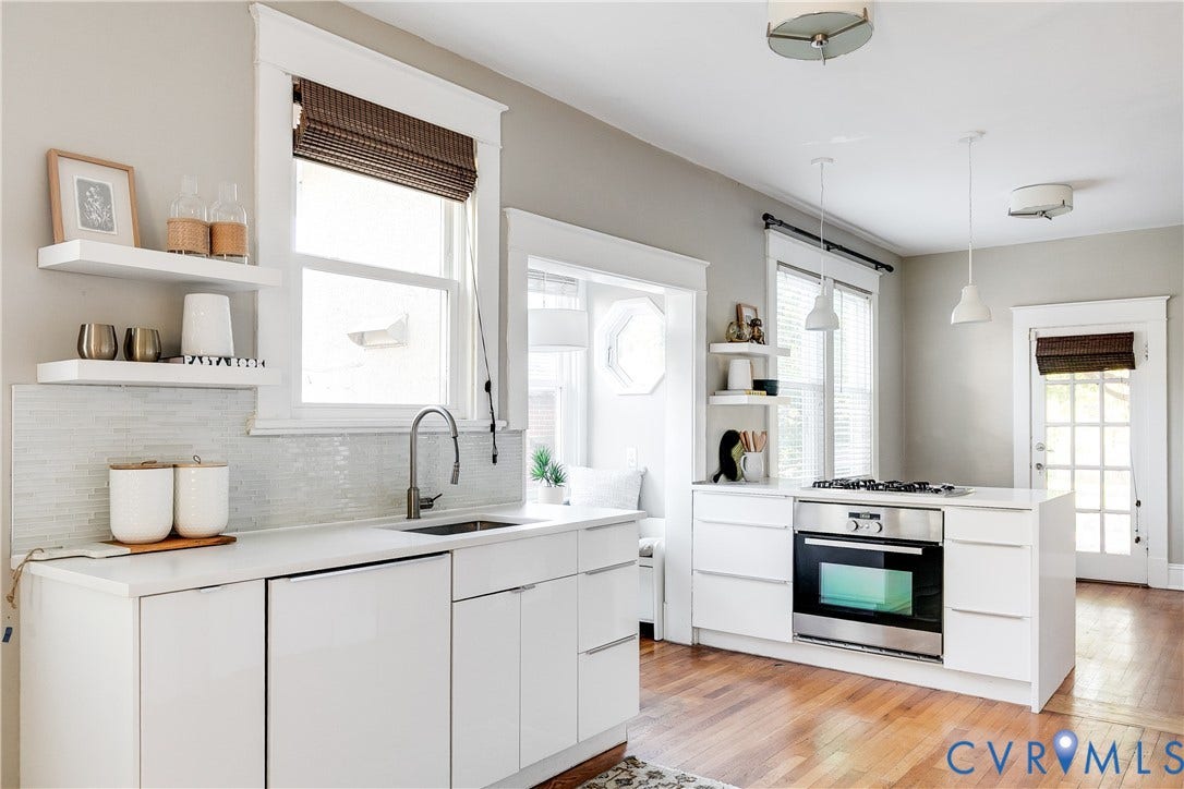 Updated kitchen w/ quartz countertops and plenty of storage
