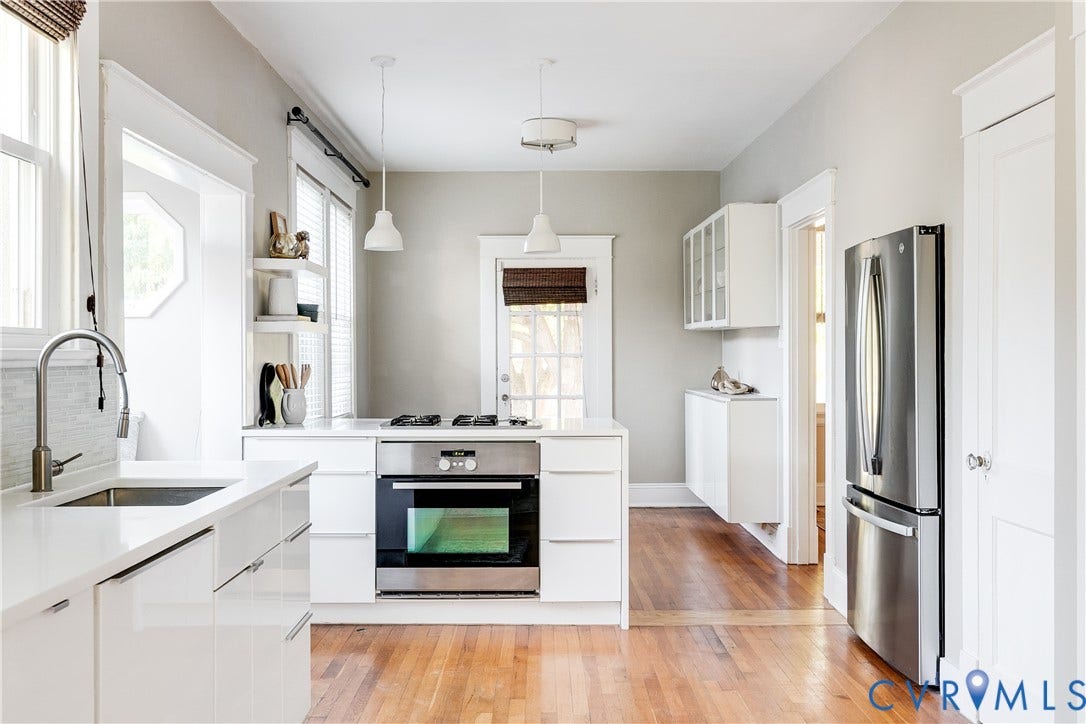Updated kitchen w/ quartz countertops and plenty of storage