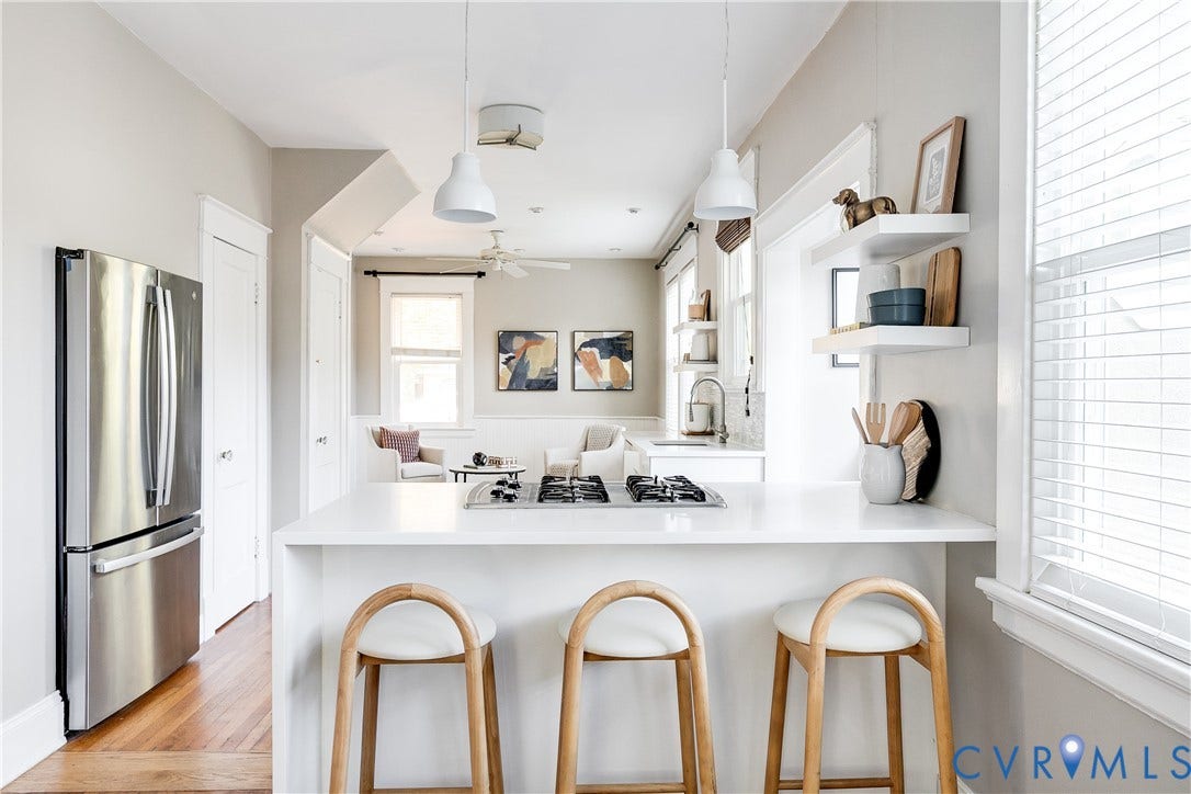 Updated kitchen w/ quartz countertops and plenty of storage