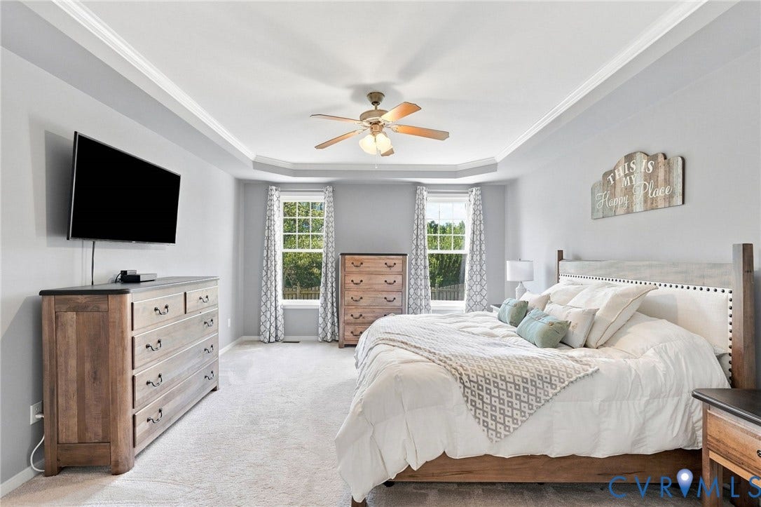 Tray ceiling with crown molding and ceiling fan