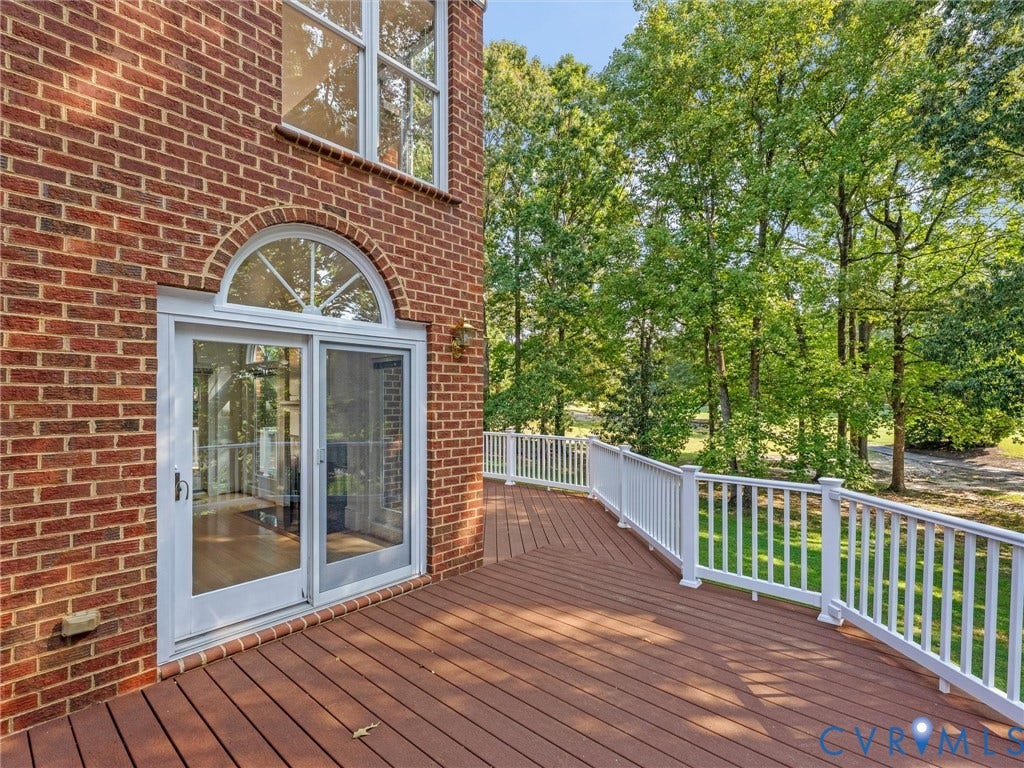 Expansive deck with composite decking and white railings