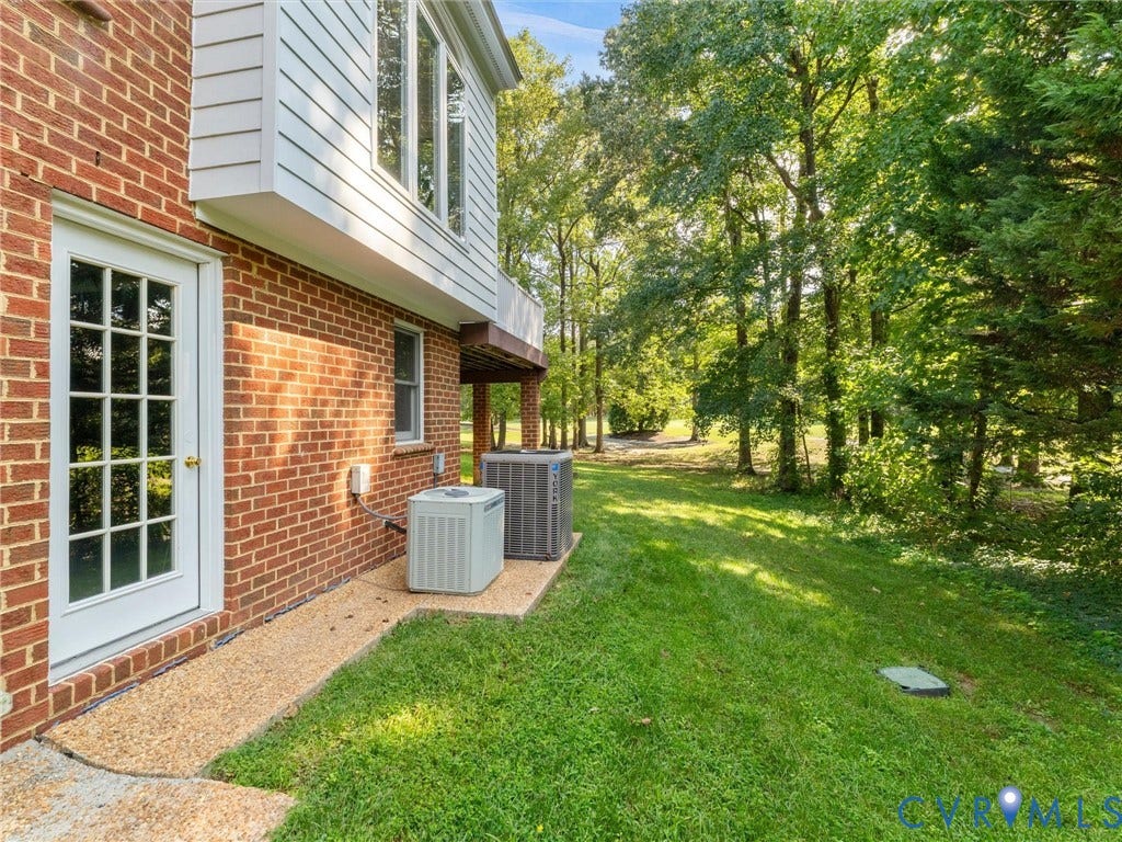 Side yard w/ basement entry