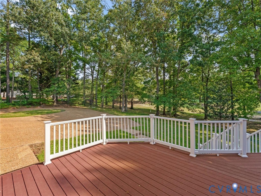 Expansive deck with composite decking and white baluster railing