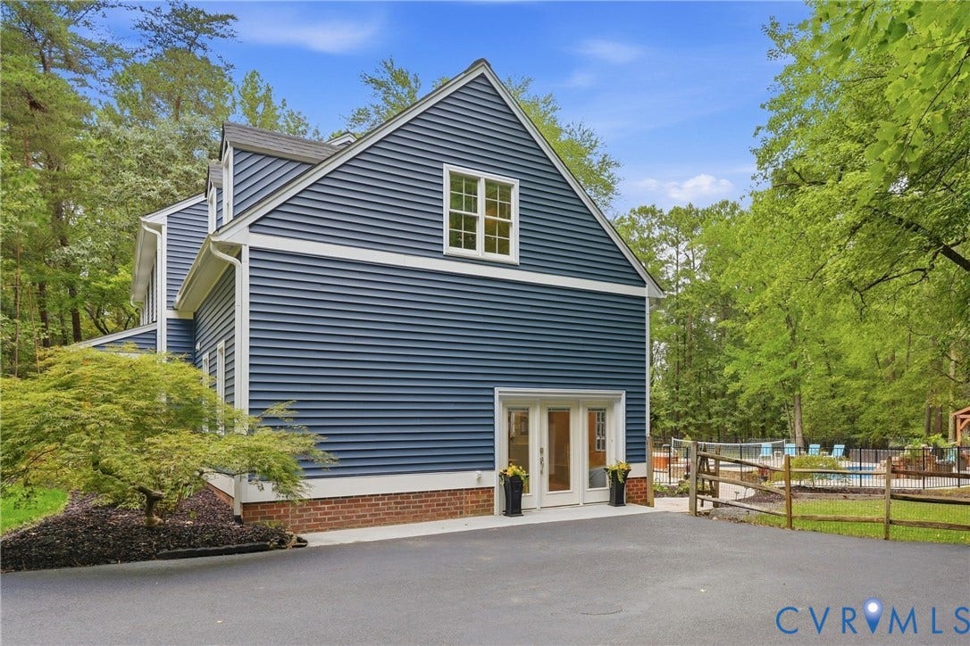 11150 Hames Lane, Glen Allen, VA 23059 Access to the office off the driveway.