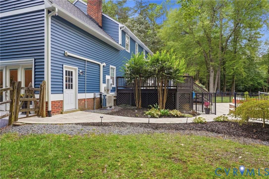 11150 Hames Lane, Glen Allen, VA 23059 Path from the office to the pool area