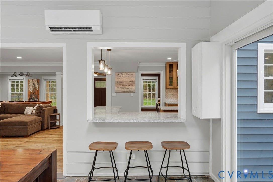 11150 Hames Lane, Glen Allen, VA 23059 Open bar top from the kitchen into the sunroom