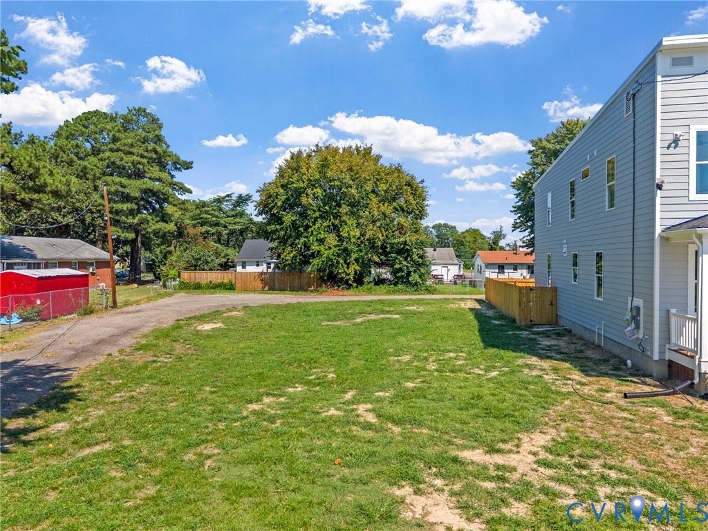 2000 Newbourne Street, Richmond, VA 23223 Expansive green lawn, wood fence, and mature trees