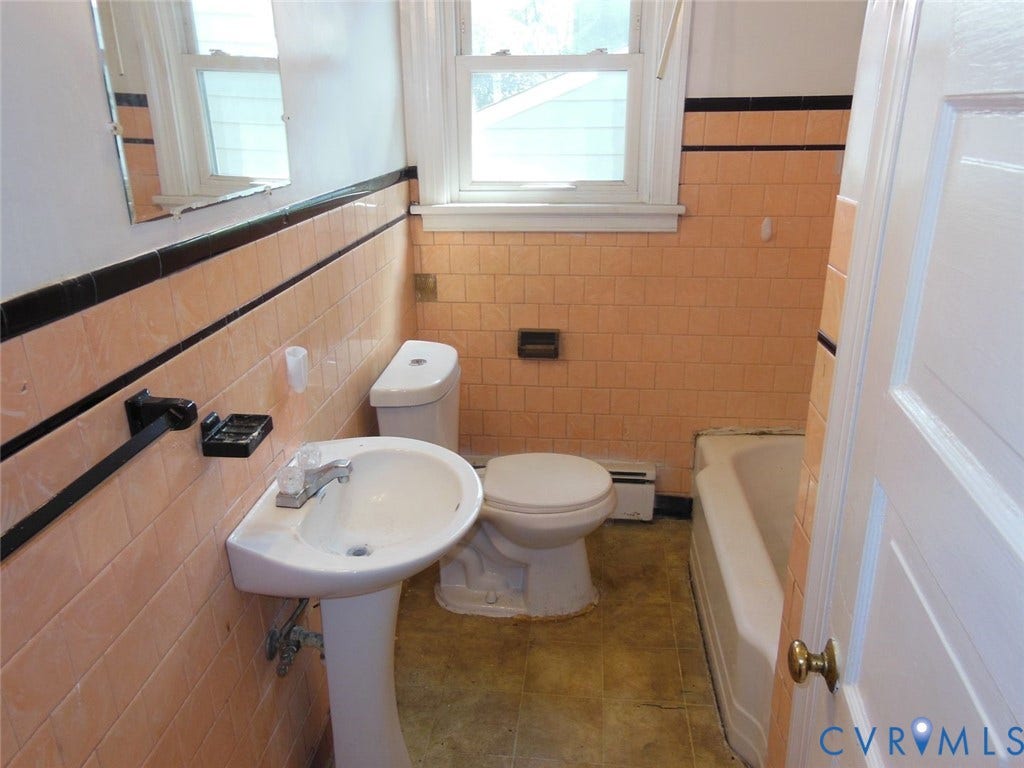 2203 Seminary Avenue, Richmond, VA 23220 Full Bath on 2nd Floor