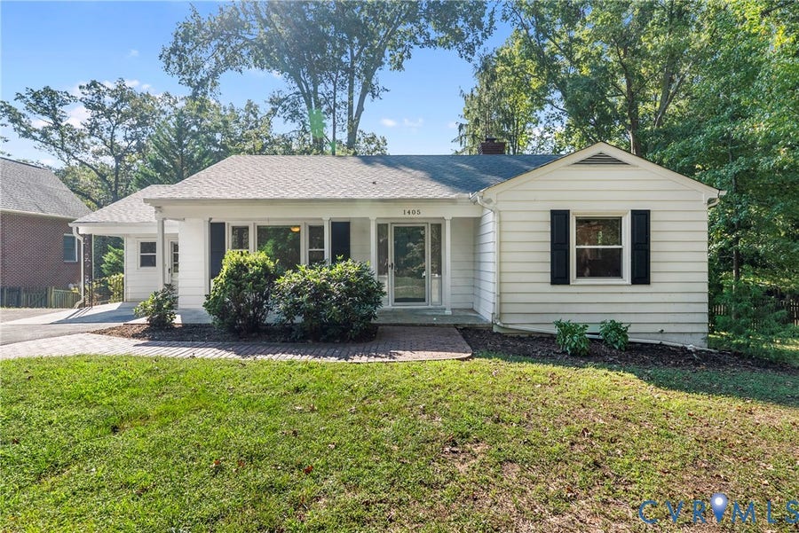 Property photo for 1405 Lee Drive, Farmville, VA