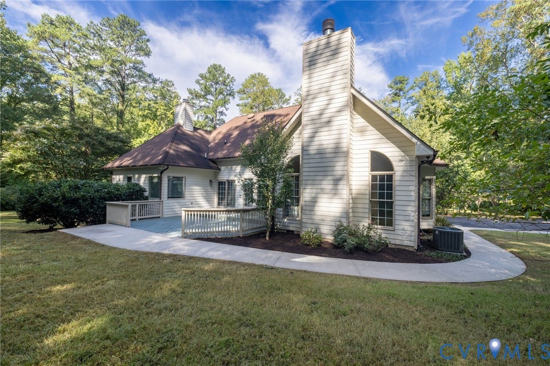 365 Hamlet Road, Manakin Sabot, VA 23103 Expansive exterior decking with wood railing