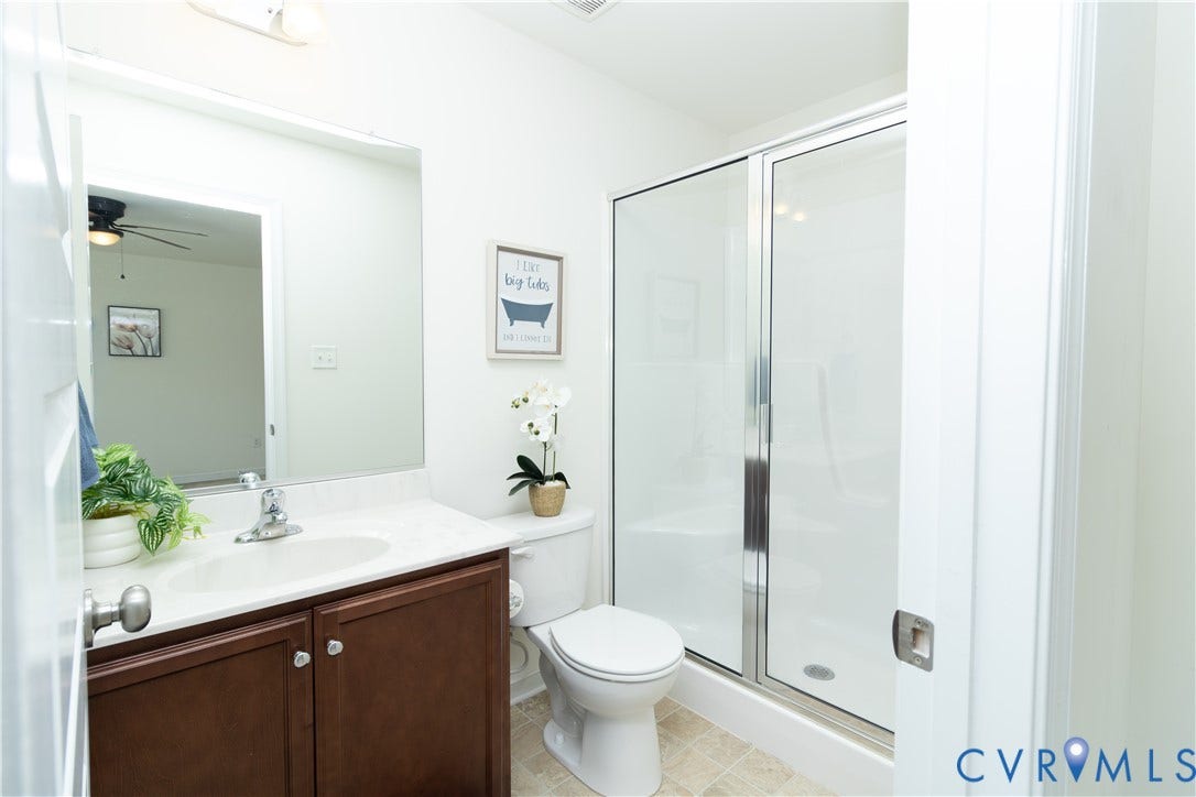 White vanity with an integrated sink and chrome faucet