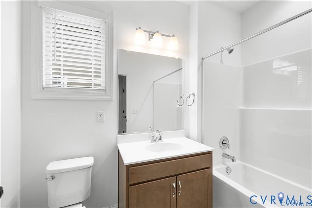 Full hall bathroom