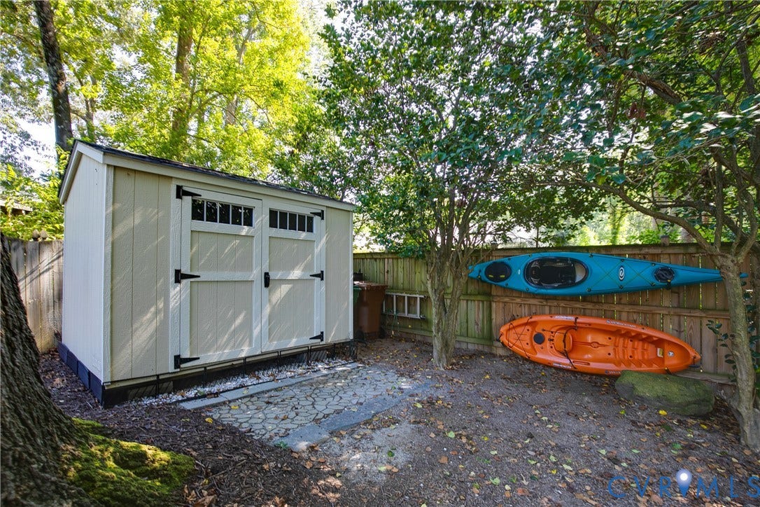 4327 Wakefield Road, Stratford Hills, Richmond, VA 23235 Outdoor storage shed with dual barn doors and transom windows