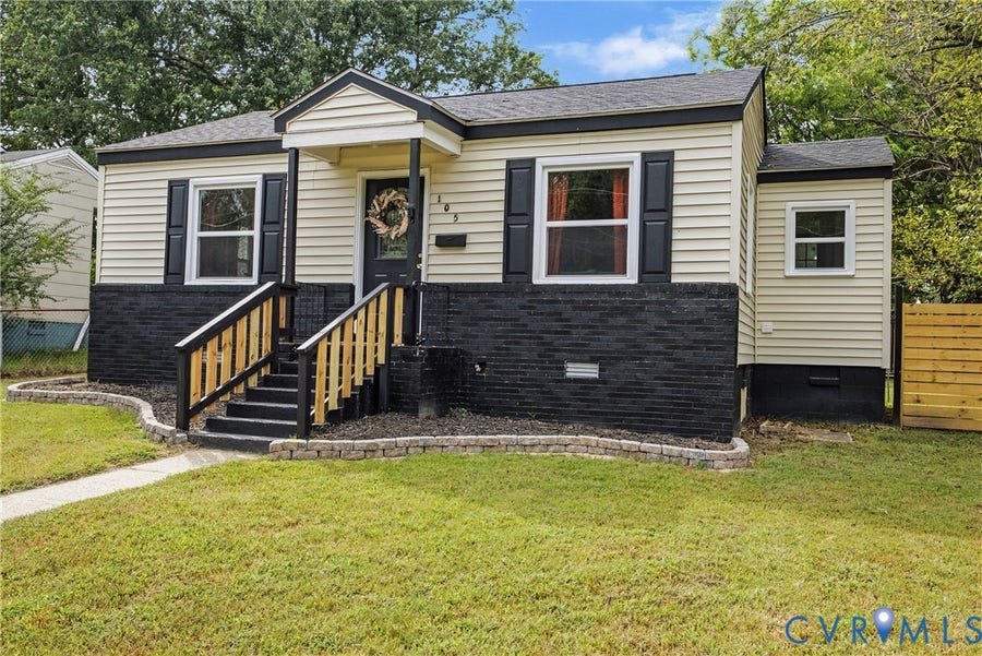 Property photo for 105 Gravatt Avenue, Nottoway, VA