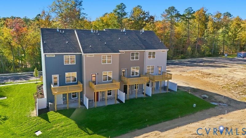 2417 Flora Boulevard, Townes At Arcadia, Henrico, VA 23231 This photo shows a similar floorplan and quality level to Eastwood Homes. Actual design selections and layout may vary.