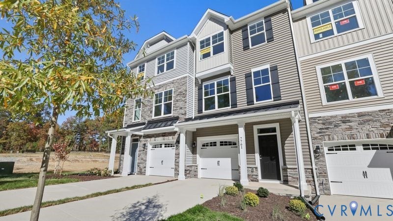 2417 Flora Boulevard, Townes At Arcadia, Henrico, VA 23231 This photo shows a similar floorplan and quality level to Eastwood Homes. Actual design selections and layout may vary.