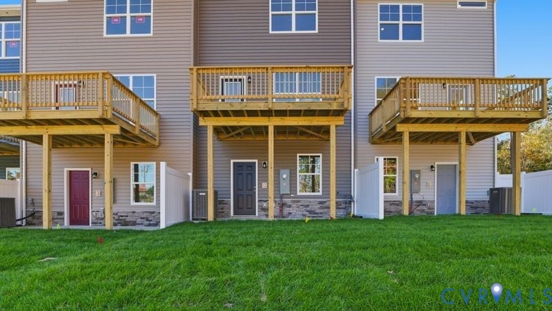 2417 Flora Boulevard, Townes At Arcadia, Henrico, VA 23231 This photo shows a similar floorplan and quality level to Eastwood Homes. Actual design selections and layout may vary.