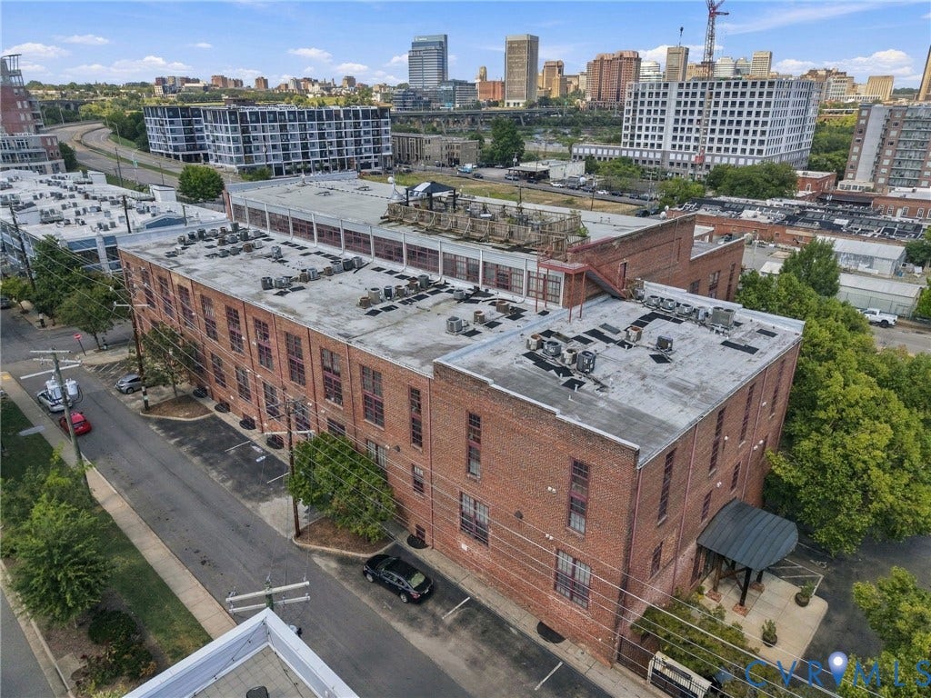 815 Porter Street, #U106, Manchester, Richmond, VA 23224 Enjoy close proximity to restaurants, breweries and the river, just across the bridge from downtown Richmond.