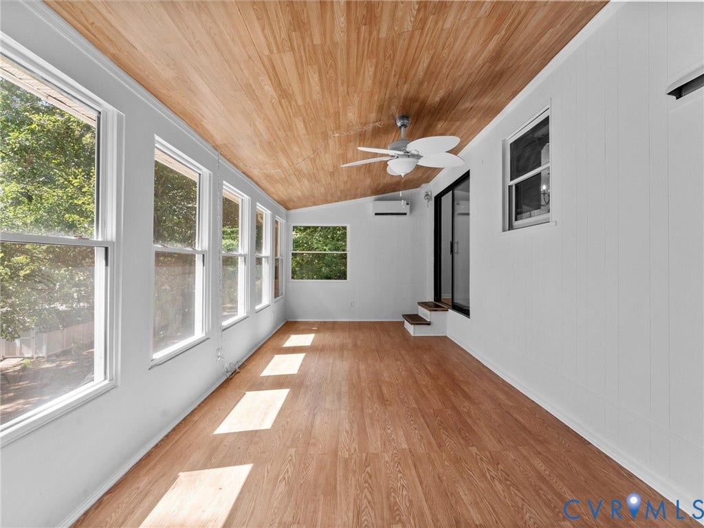 2135 Lakeview Drive, Lake Shawnee, Powhatan, VA 23139 Laminate flooring, lake views