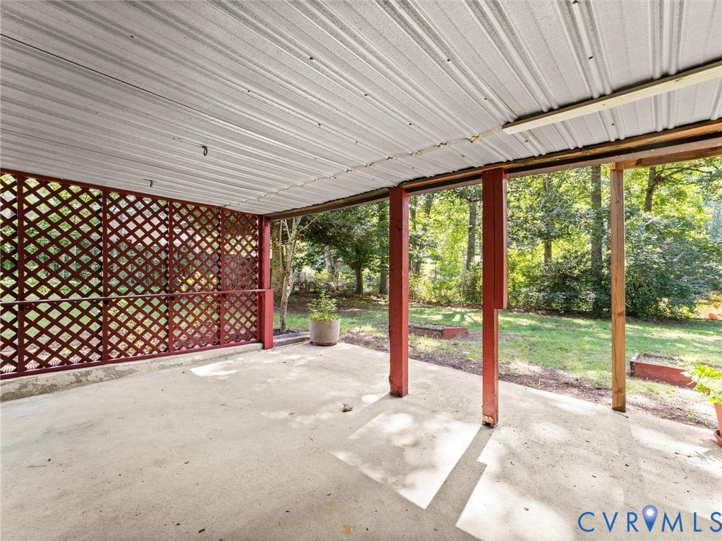 2135 Lakeview Drive, Lake Shawnee, Powhatan, VA 23139 Covered rear concrete patio