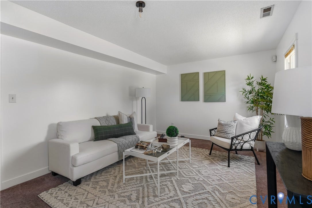 952 Pleasant Street, Henrico, VA 23223 White walls with a textured ceiling and recessed lighting create a bright living space