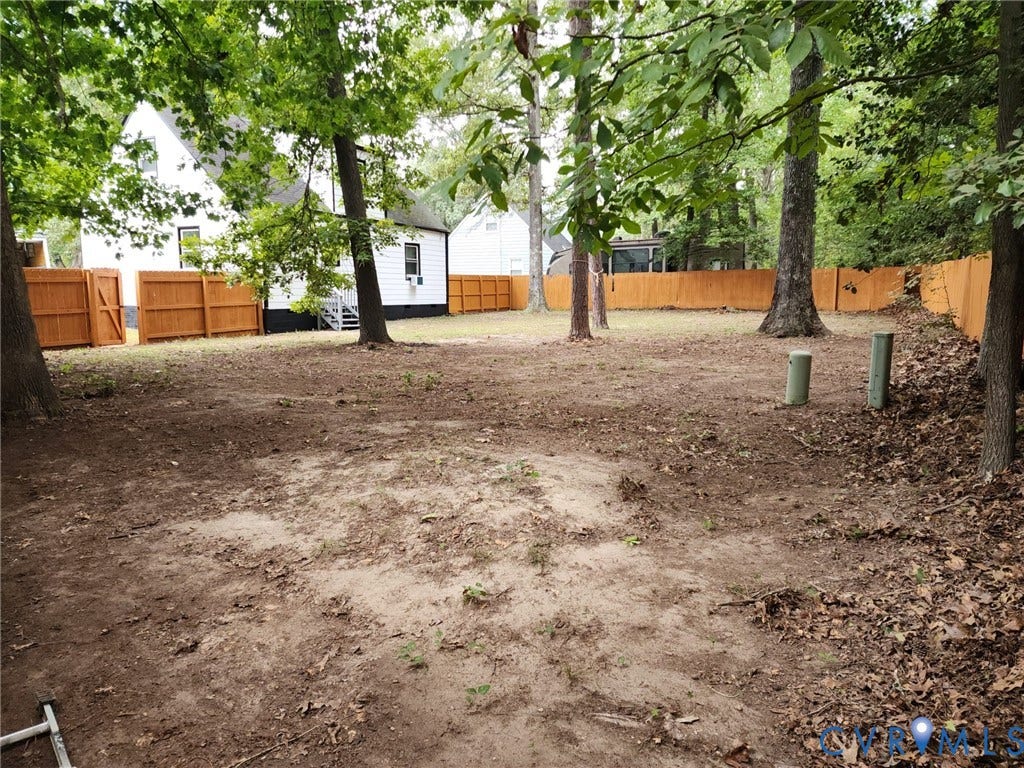6004 Simplicity Court, Chesterfield, VA 23832 Expansive rear yard featuring mature trees and a wood privacy fence
