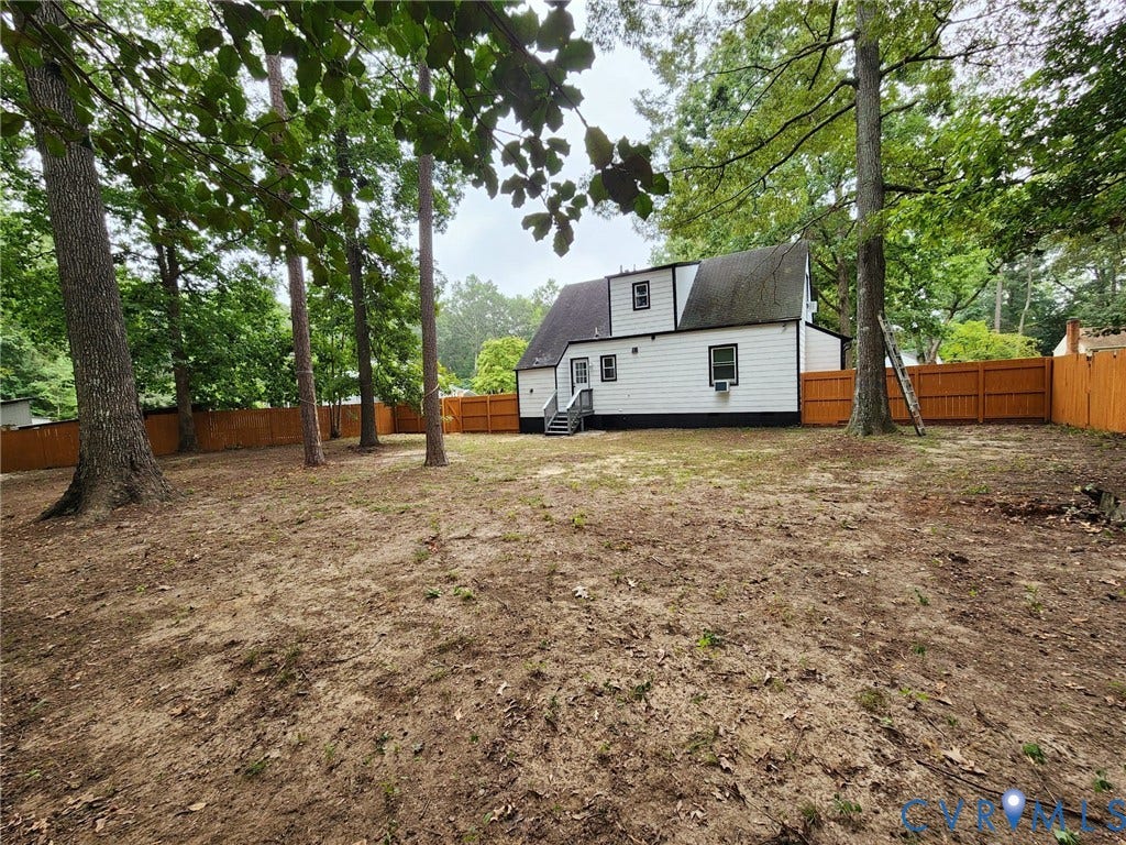 6004 Simplicity Court, Chesterfield, VA 23832 Spacious rear yard with a newly installed wood fence