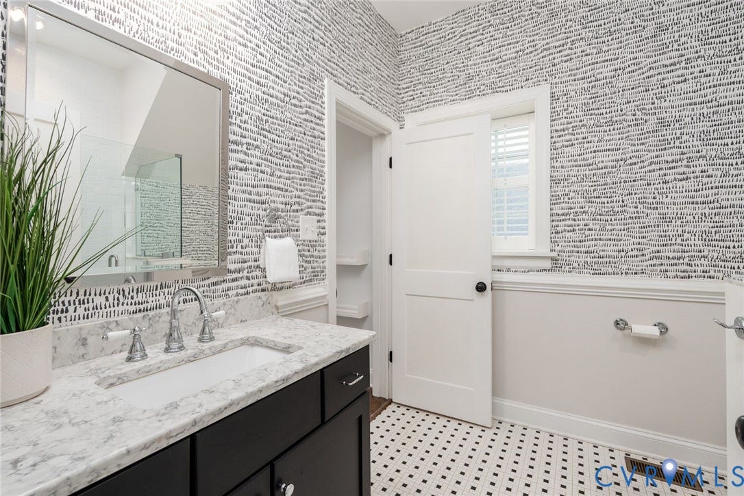 Full bathroom on the first floor