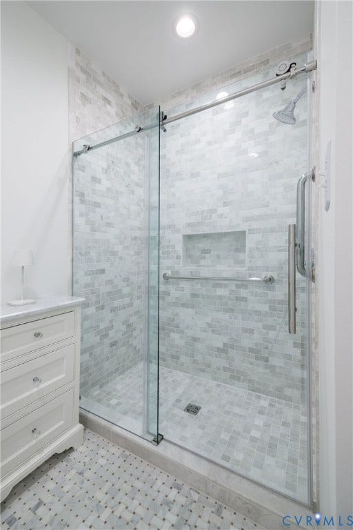 513 St Albans Way, Richmond, VA 23229 1st floor bath
