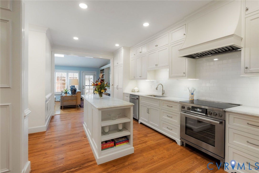 513 St Albans Way, Richmond, VA 23229 Full kitchen renovation 2024 - marble c-tops, subway tile backsplash and Virginia Cabinetry cabinets