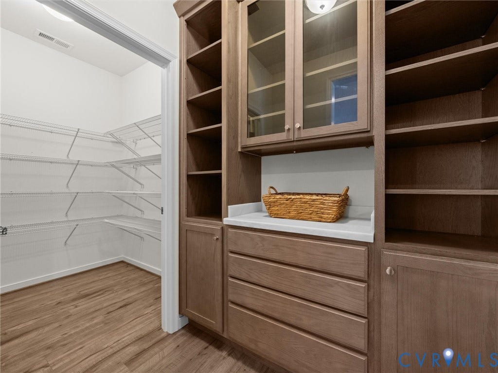 6728 Welara Run, Greenwich Walk At Fox Creek, Moseley, VA 23120 Custom butler's pantry.