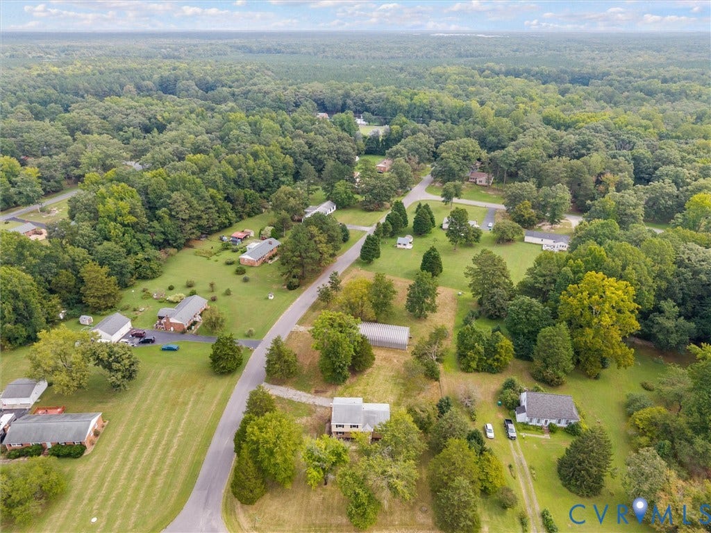 7361 Creekridge Road, Henrico, VA 23231 Expansive surrounding tree canopy, paved roads, and residential properties