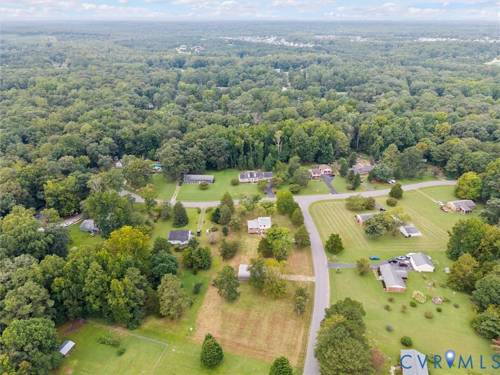 7361 Creekridge Road, Henrico, VA 23231 Expansive wooded surroundings with scattered residential properties and paved roadways
