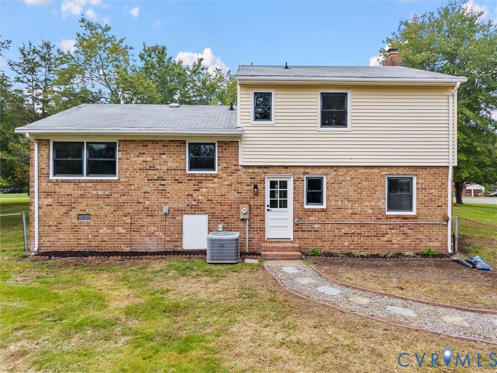 7361 Creekridge Road, Henrico, VA 23231 Brick and siding exterior with multiple windows
