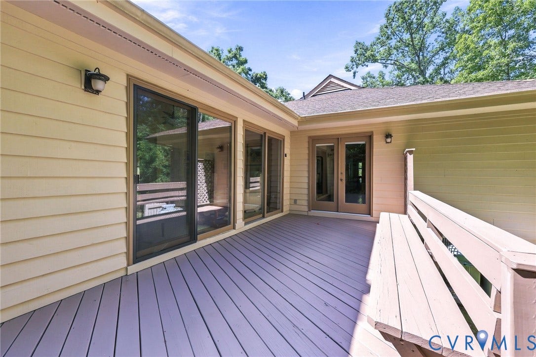 13701 Harbourwood Road, Harbourwood, Midlothian, VA 23112 Built-in bench. Access to family room, Florida room, and primary bedroom.