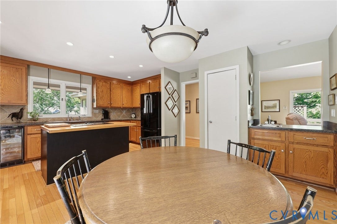 13701 Harbourwood Road, Harbourwood, Midlothian, VA 23112 Convenient separate bar area with sink -- take care of your guests without interrupting the cook!