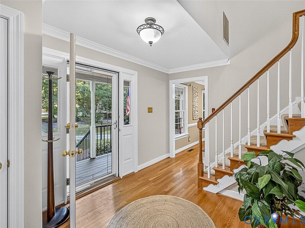 4013 Tweedsmuir Road, Moseley, VA 23120 13 x 9 spacious foyer with open staircase welcoming you to start your retreat